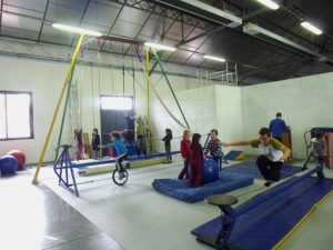 une activité originale pour les enfants pendant les vacances : le cirque