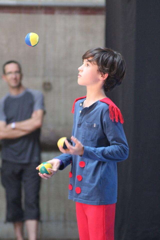 jonglage balle spectacle jeune